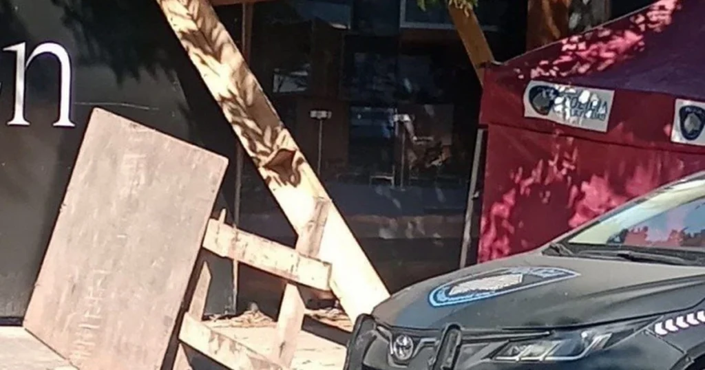 Tragedia en Villa Devoto: murió una joven de 20 años al caerle un andamio de una obra en construcción