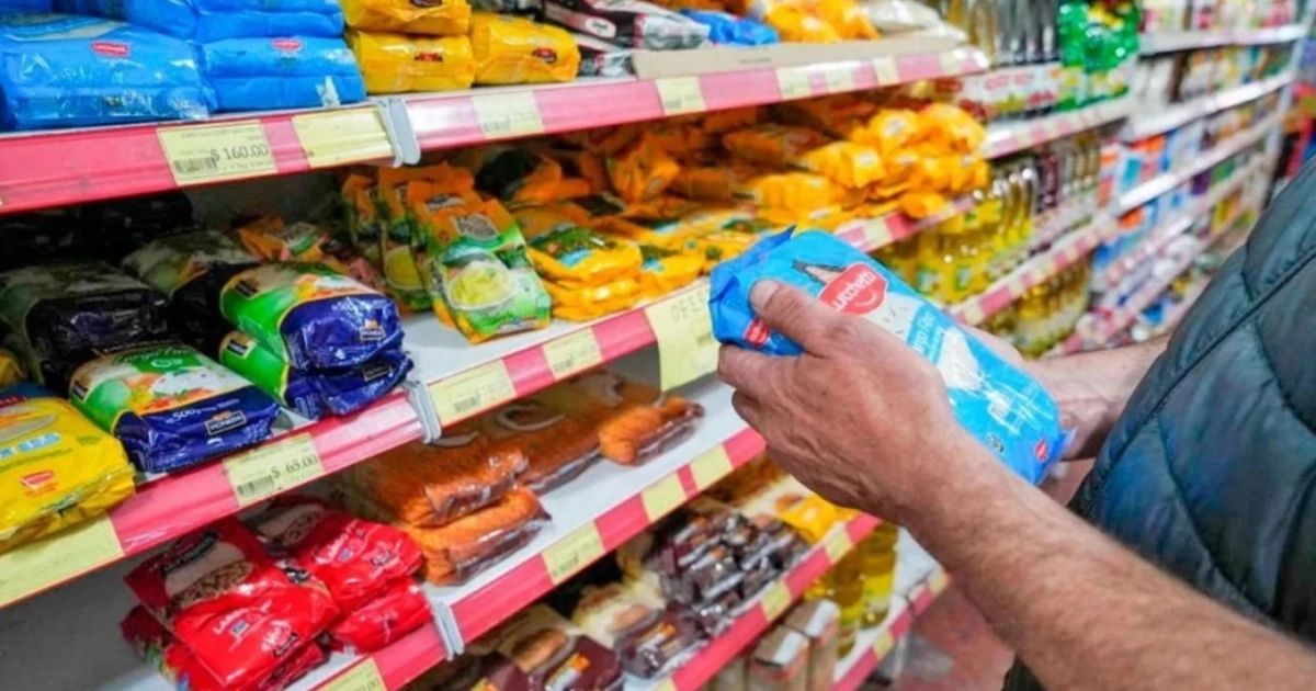 Proyección de economistas: la inflación de 2025 cerraría cerca del 31%